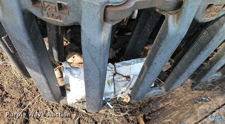 image for item EO4561 Bobcat over the tire metal tracks