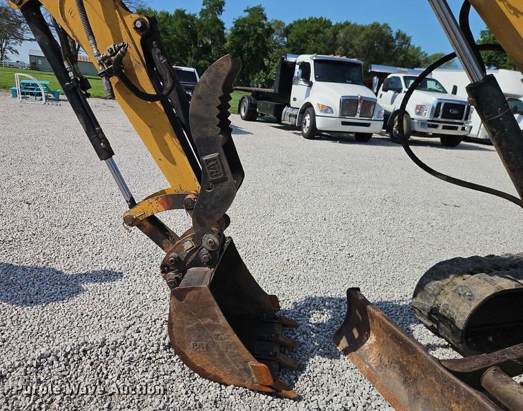 image for item EO4562 2005 Caterpillar 304 mini excavator