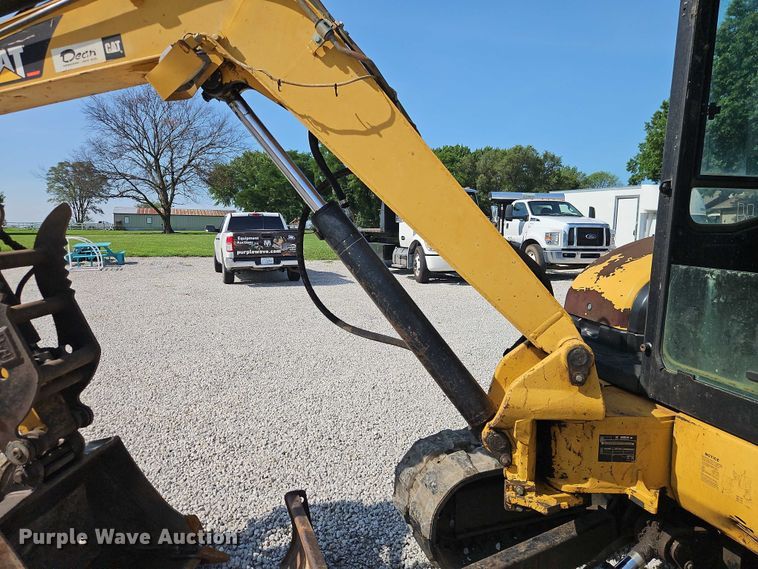 image for item EO4562 2005 Caterpillar 304 mini excavator