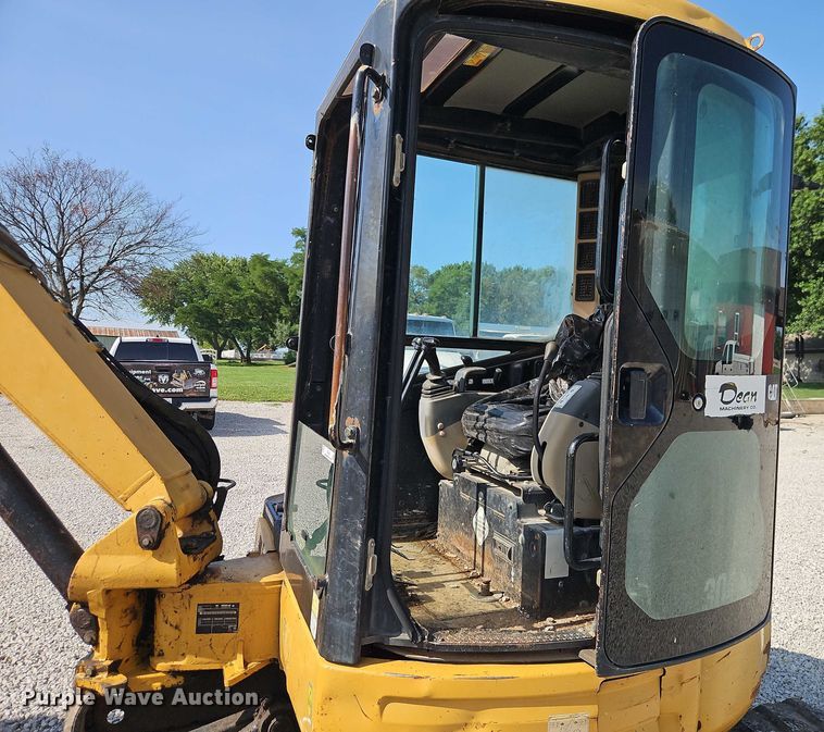 image for item EO4562 2005 Caterpillar 304 mini excavator