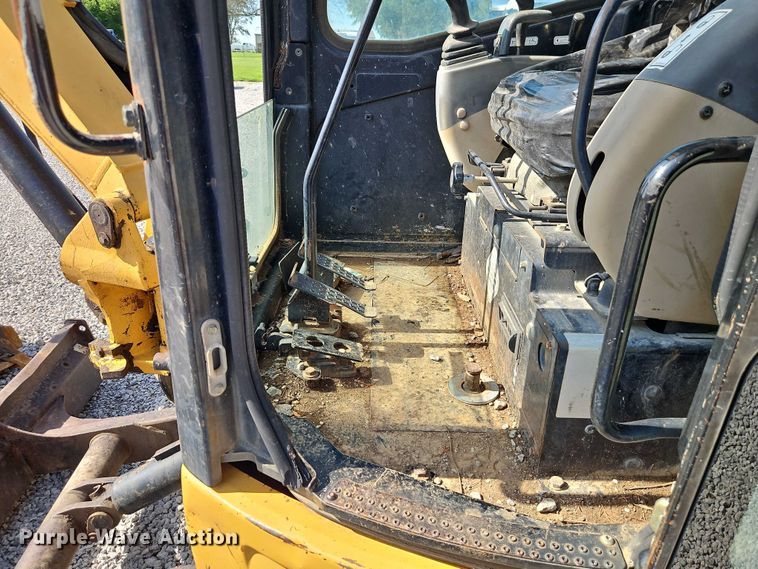 image for item EO4562 2005 Caterpillar 304 mini excavator