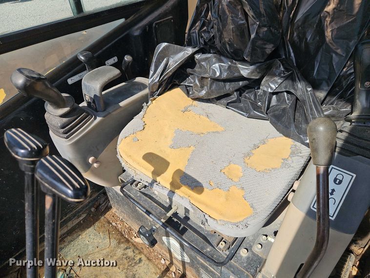 image for item EO4562 2005 Caterpillar 304 mini excavator