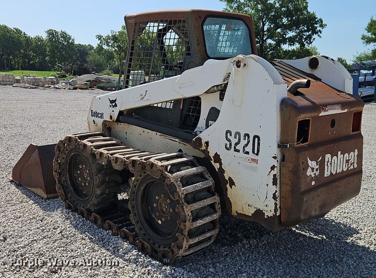 image for item EO4563 2004 Bobcat S220 skid steer loader