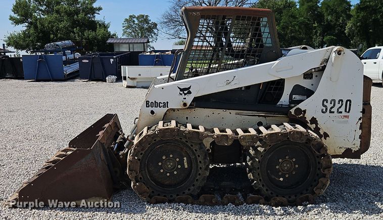image for item EO4563 2004 Bobcat S220 skid steer loader