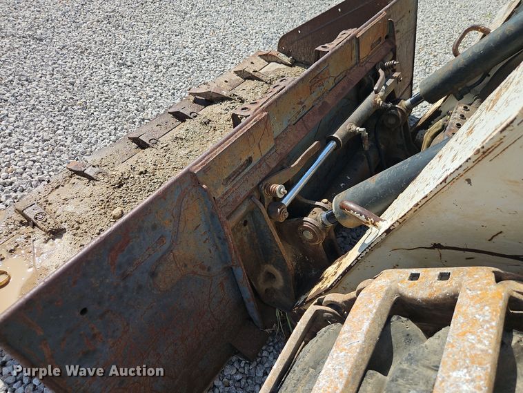 image for item EO4563 2004 Bobcat S220 skid steer loader