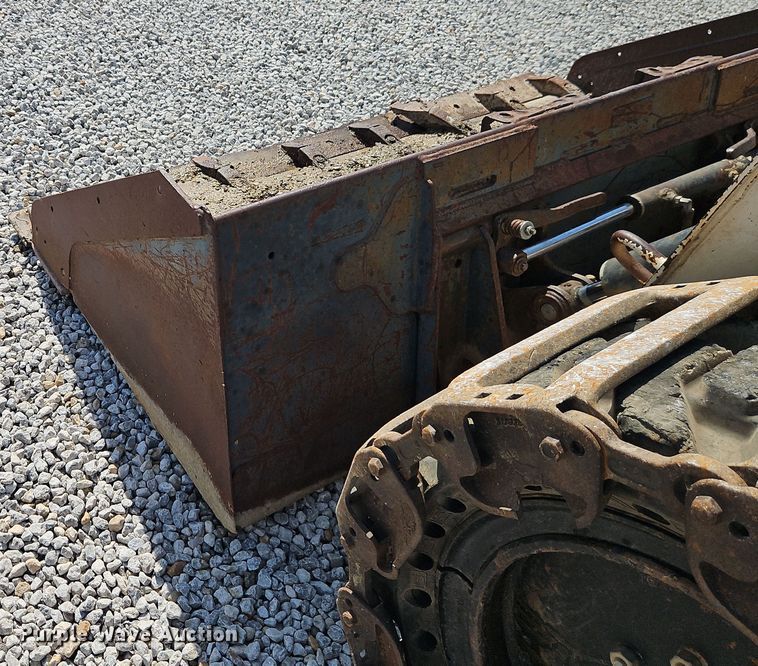 image for item EO4563 2004 Bobcat S220 skid steer loader