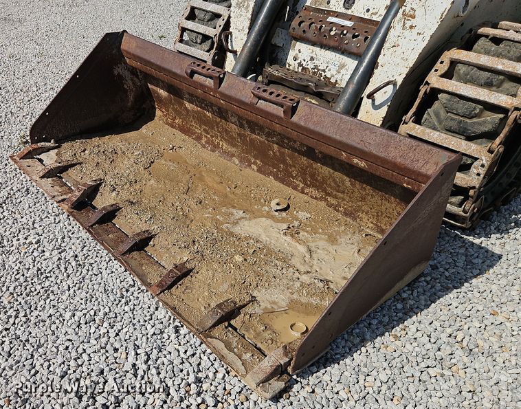 image for item EO4563 2004 Bobcat S220 skid steer loader