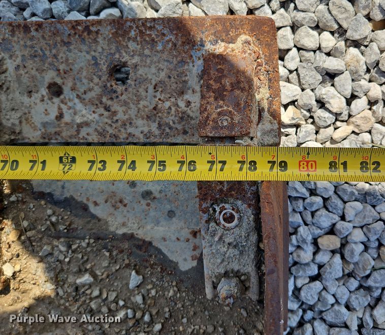 image for item EO4563 2004 Bobcat S220 skid steer loader