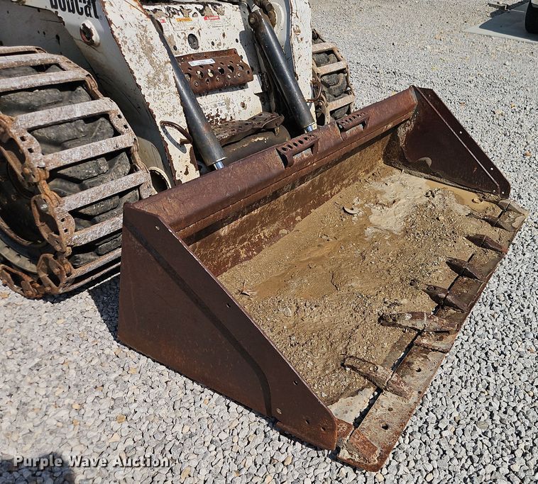 image for item EO4563 2004 Bobcat S220 skid steer loader