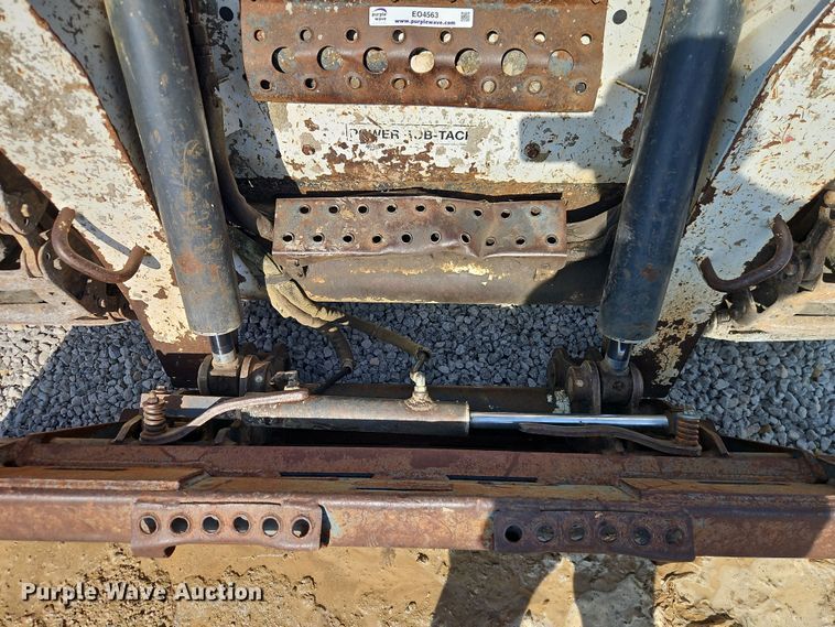 image for item EO4563 2004 Bobcat S220 skid steer loader