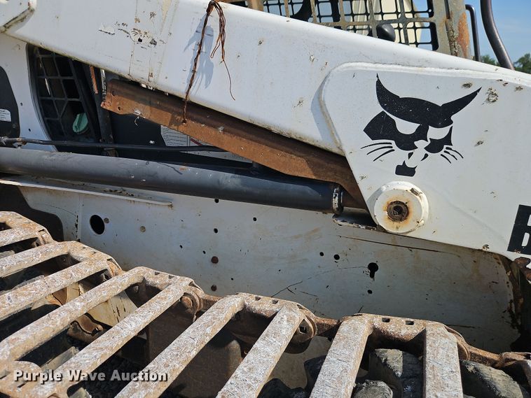 image for item EO4563 2004 Bobcat S220 skid steer loader