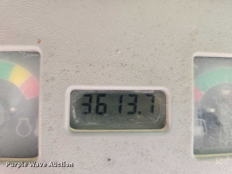 image for item EO4563 2004 Bobcat S220 skid steer loader