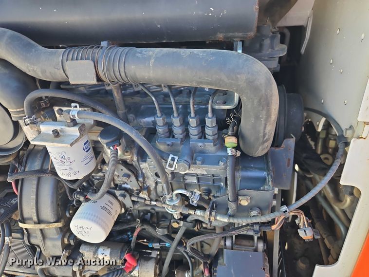 image for item EO4563 2004 Bobcat S220 skid steer loader