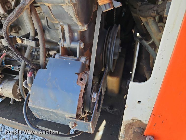 image for item EO4563 2004 Bobcat S220 skid steer loader