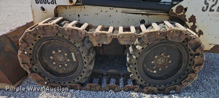 image for item EO4563 2004 Bobcat S220 skid steer loader