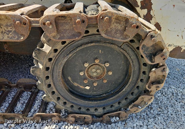 image for item EO4563 2004 Bobcat S220 skid steer loader