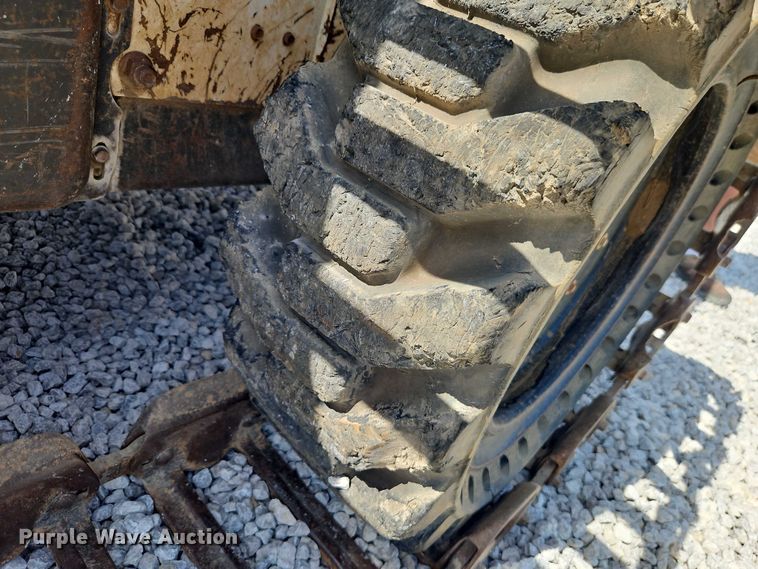 image for item EO4563 2004 Bobcat S220 skid steer loader