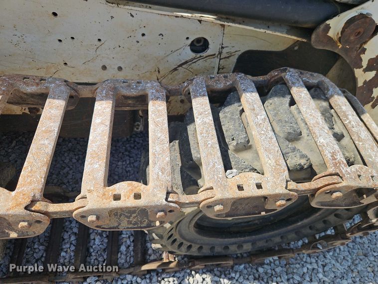 image for item EO4563 2004 Bobcat S220 skid steer loader