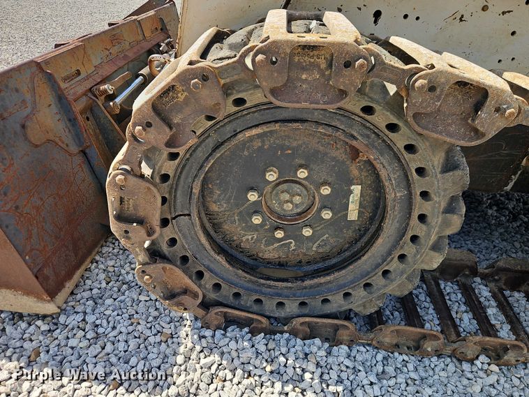 image for item EO4563 2004 Bobcat S220 skid steer loader