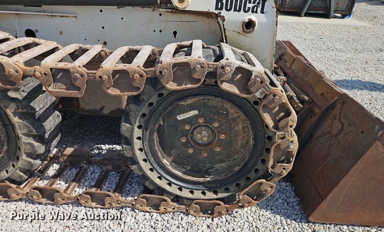 image for item EO4563 2004 Bobcat S220 skid steer loader