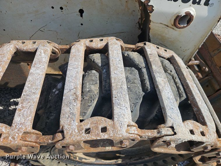 image for item EO4563 2004 Bobcat S220 skid steer loader