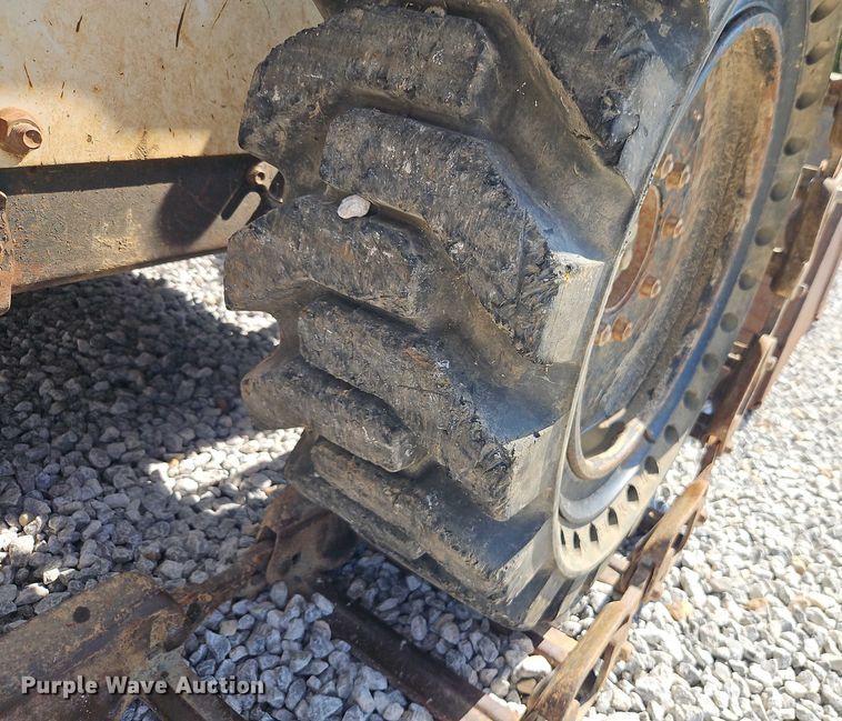 image for item EO4563 2004 Bobcat S220 skid steer loader