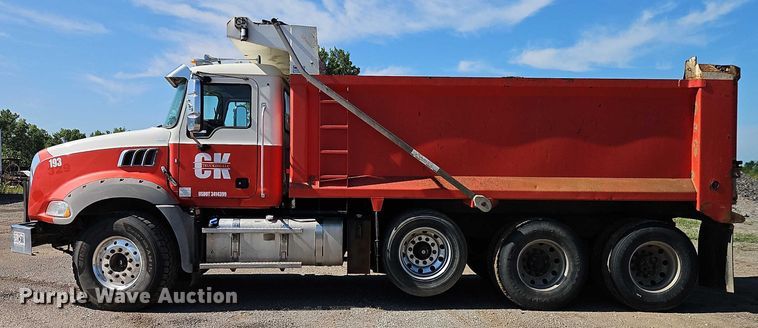 image for item EO4566 2015 Mack GU813 dump truck