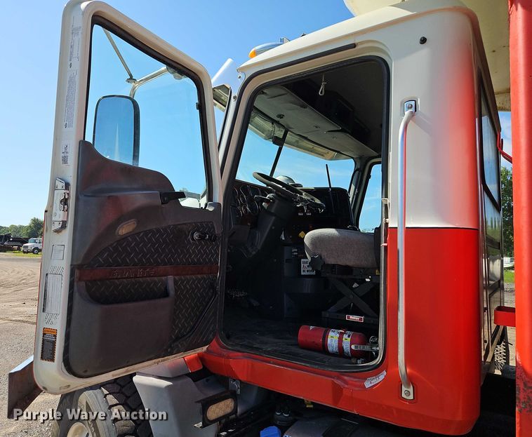 image for item EO4566 2015 Mack GU813 dump truck