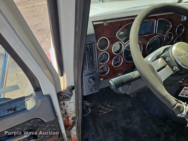 image for item EO4566 2015 Mack GU813 dump truck