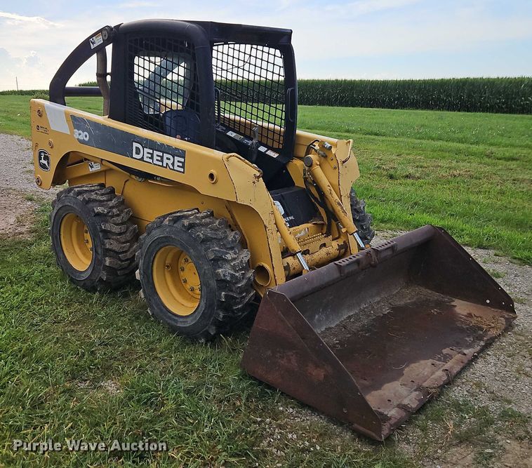 MINI CARGADOR SOBRE RUEDAS 2005 JOHN DEERE 320