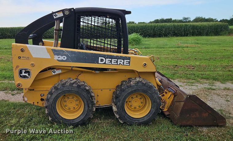 MINI CARGADOR SOBRE RUEDAS 2005 JOHN DEERE 320