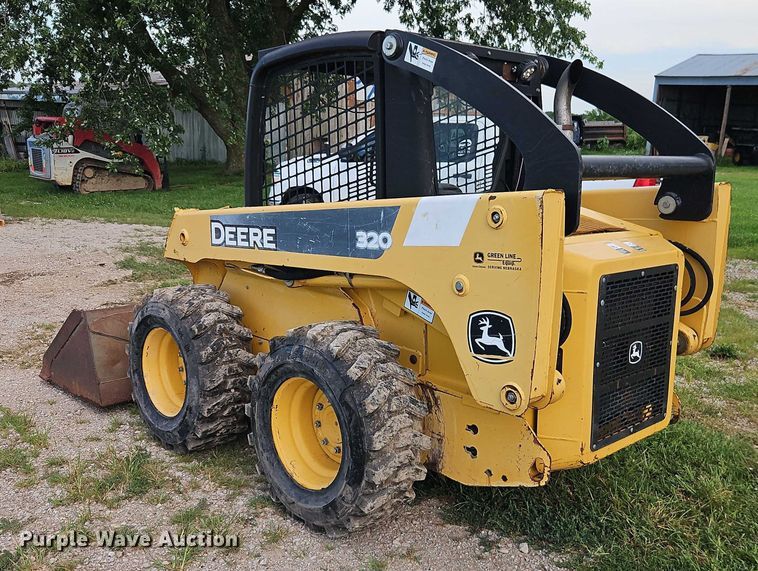 image for item EO4588 2005 John Deere 320 skid steer loader