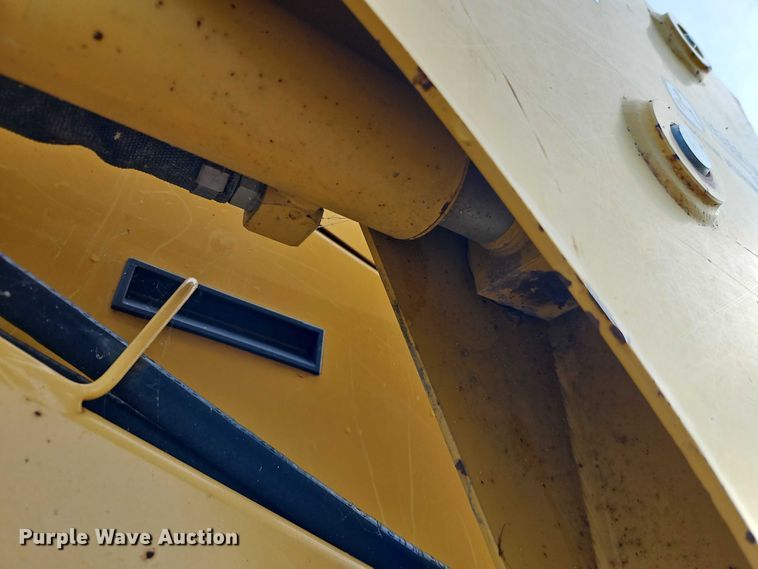 image for item EO4588 2005 John Deere 320 skid steer loader