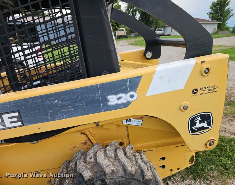 image for item EO4588 2005 John Deere 320 skid steer loader