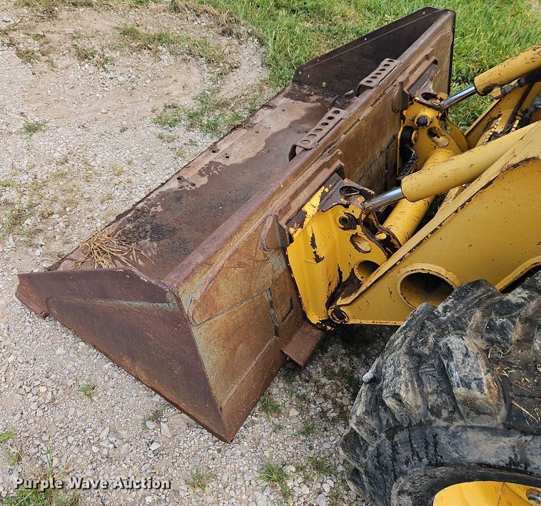 image for item EO4588 2005 John Deere 320 skid steer loader