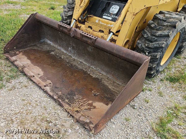 image for item EO4588 2005 John Deere 320 skid steer loader