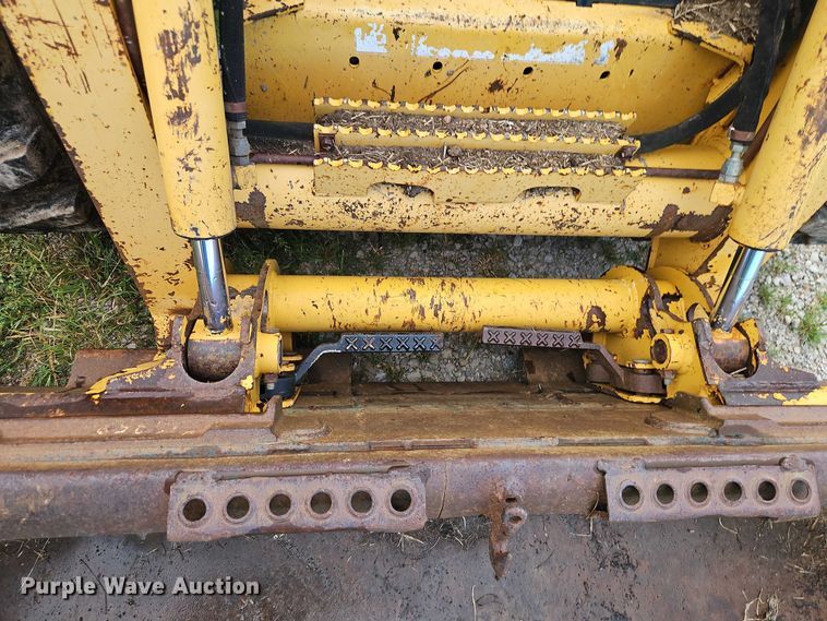 image for item EO4588 2005 John Deere 320 skid steer loader