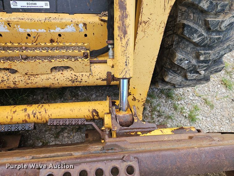 image for item EO4588 2005 John Deere 320 skid steer loader