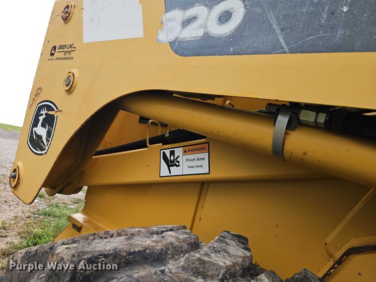 image for item EO4588 2005 John Deere 320 skid steer loader