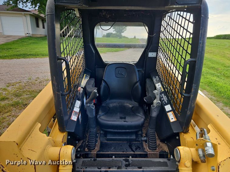 image for item EO4588 2005 John Deere 320 skid steer loader