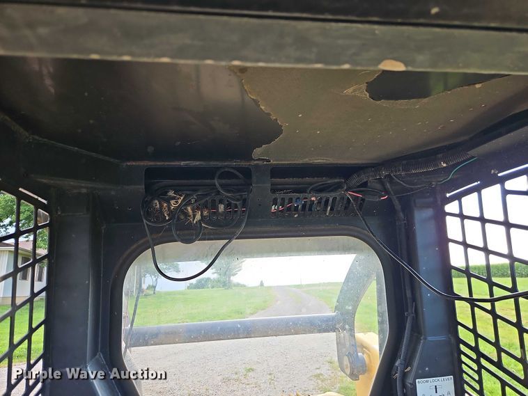 image for item EO4588 2005 John Deere 320 skid steer loader