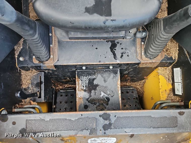 image for item EO4588 2005 John Deere 320 skid steer loader