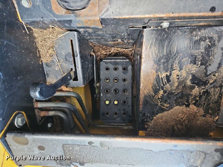 image for item EO4588 2005 John Deere 320 skid steer loader