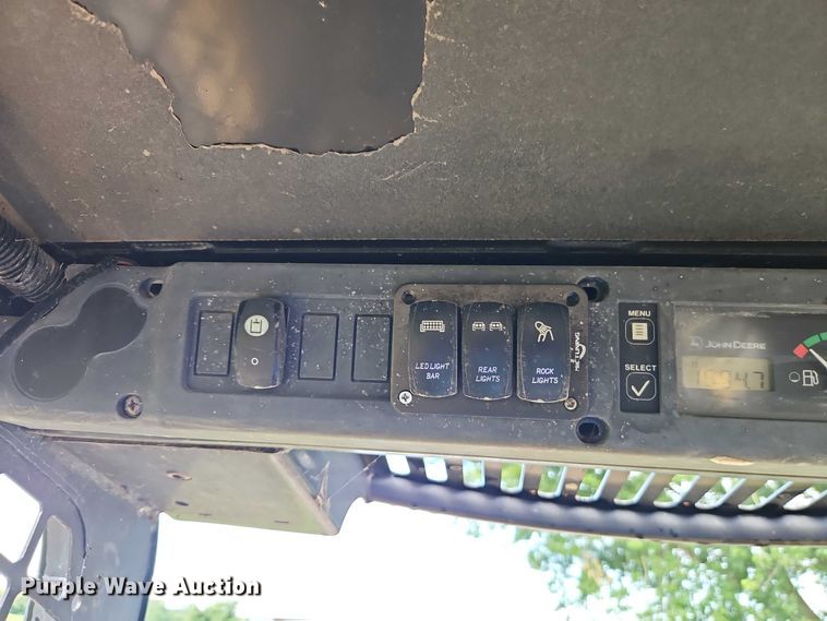 image for item EO4588 2005 John Deere 320 skid steer loader