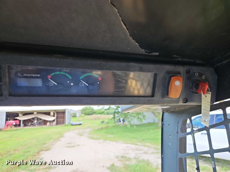 image for item EO4588 2005 John Deere 320 skid steer loader