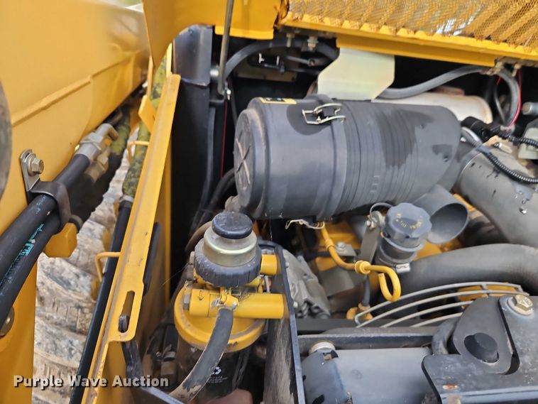 image for item EO4588 2005 John Deere 320 skid steer loader