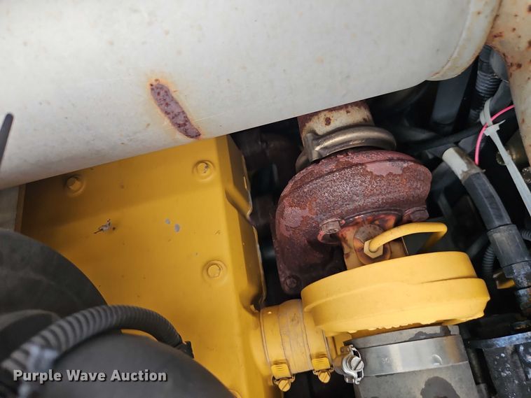 image for item EO4588 2005 John Deere 320 skid steer loader