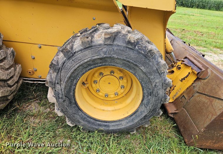 image for item EO4588 2005 John Deere 320 skid steer loader