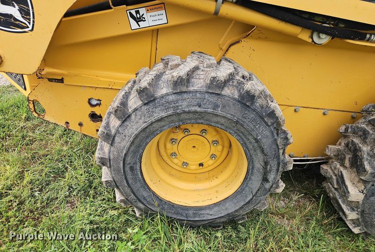 image for item EO4588 2005 John Deere 320 skid steer loader