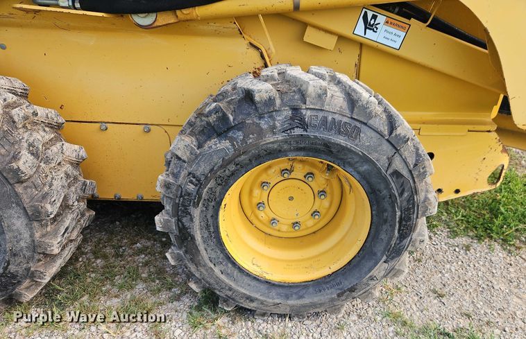 image for item EO4588 2005 John Deere 320 skid steer loader